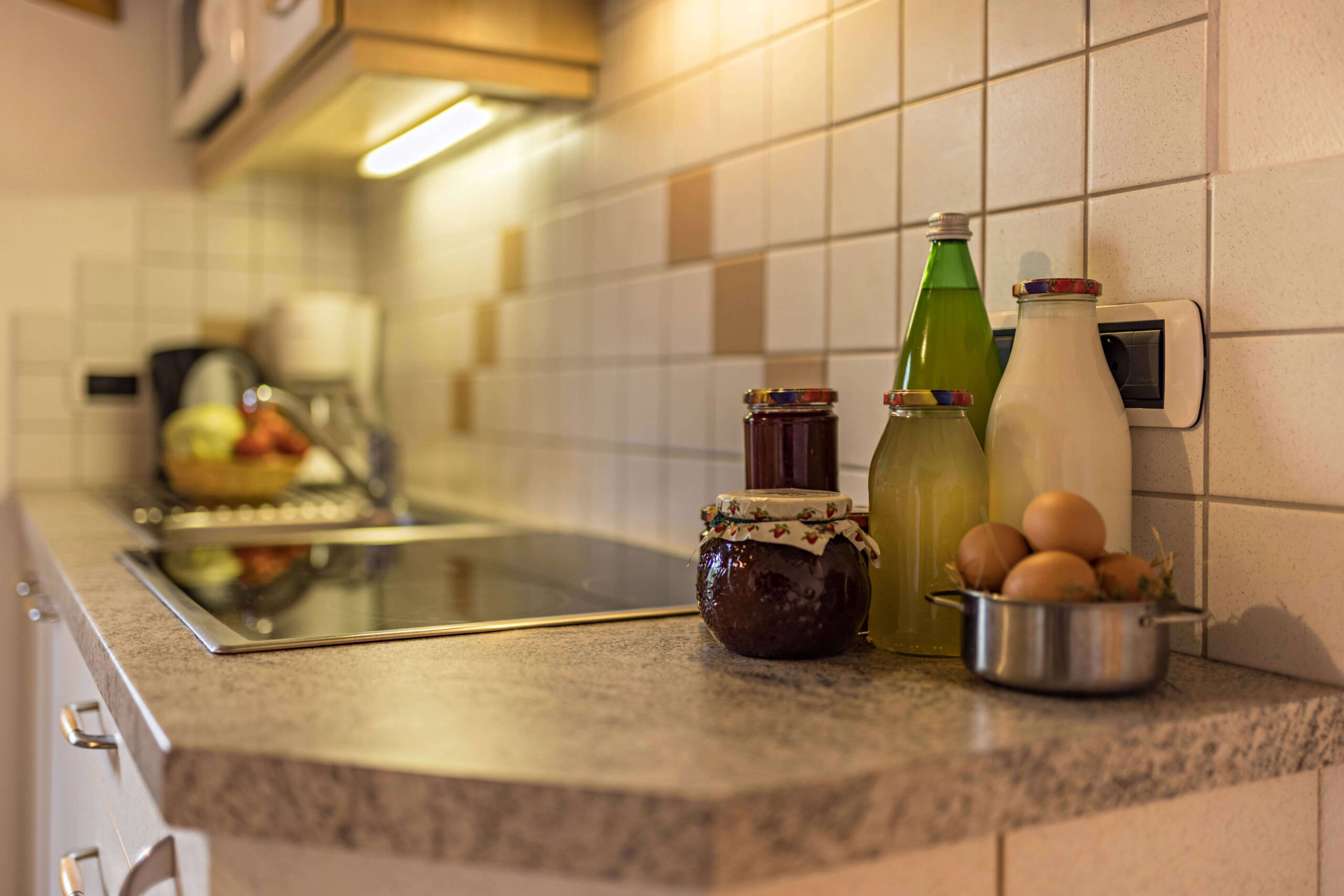 Kitchen in Apartment Brunico with fresh milk, various juices, jam and fresh eggs - Oberplunerhof